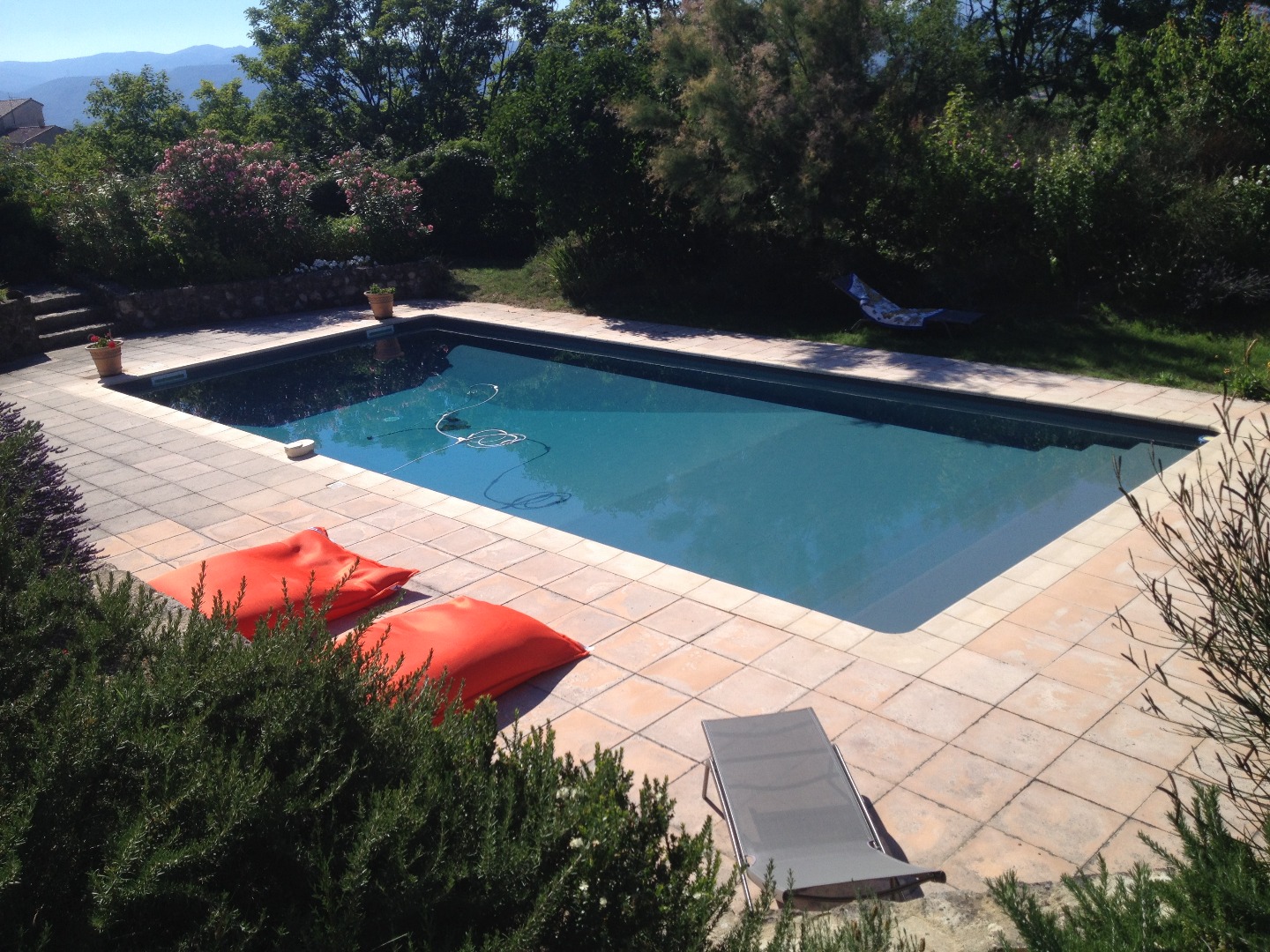 Environnement autour de la piscine