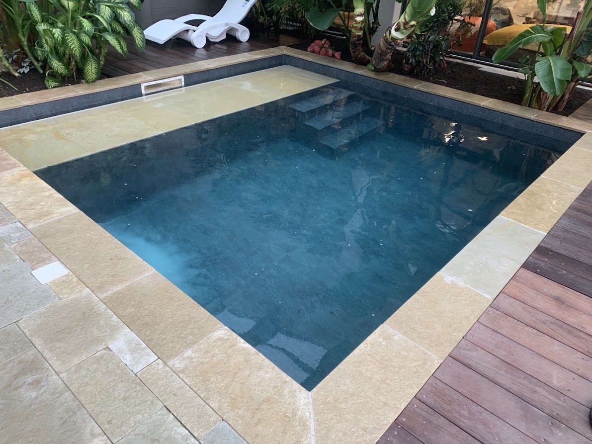 Environnement autour de la piscine
