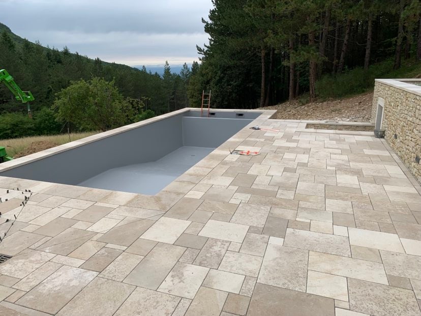 Environnement autour de la piscine