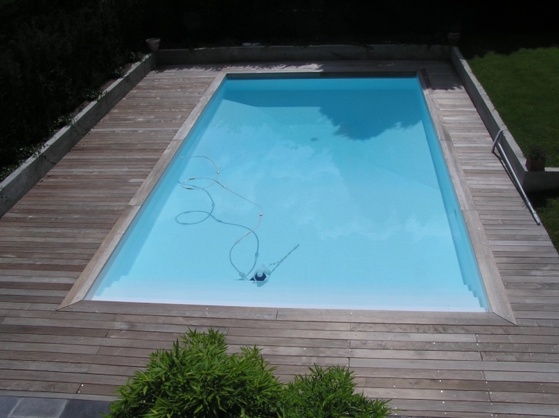 ENVIRONNEMENT AUTOUR DE LA PISCINE ENVIRONNEMENT AUTOUR DE LA PISCINE